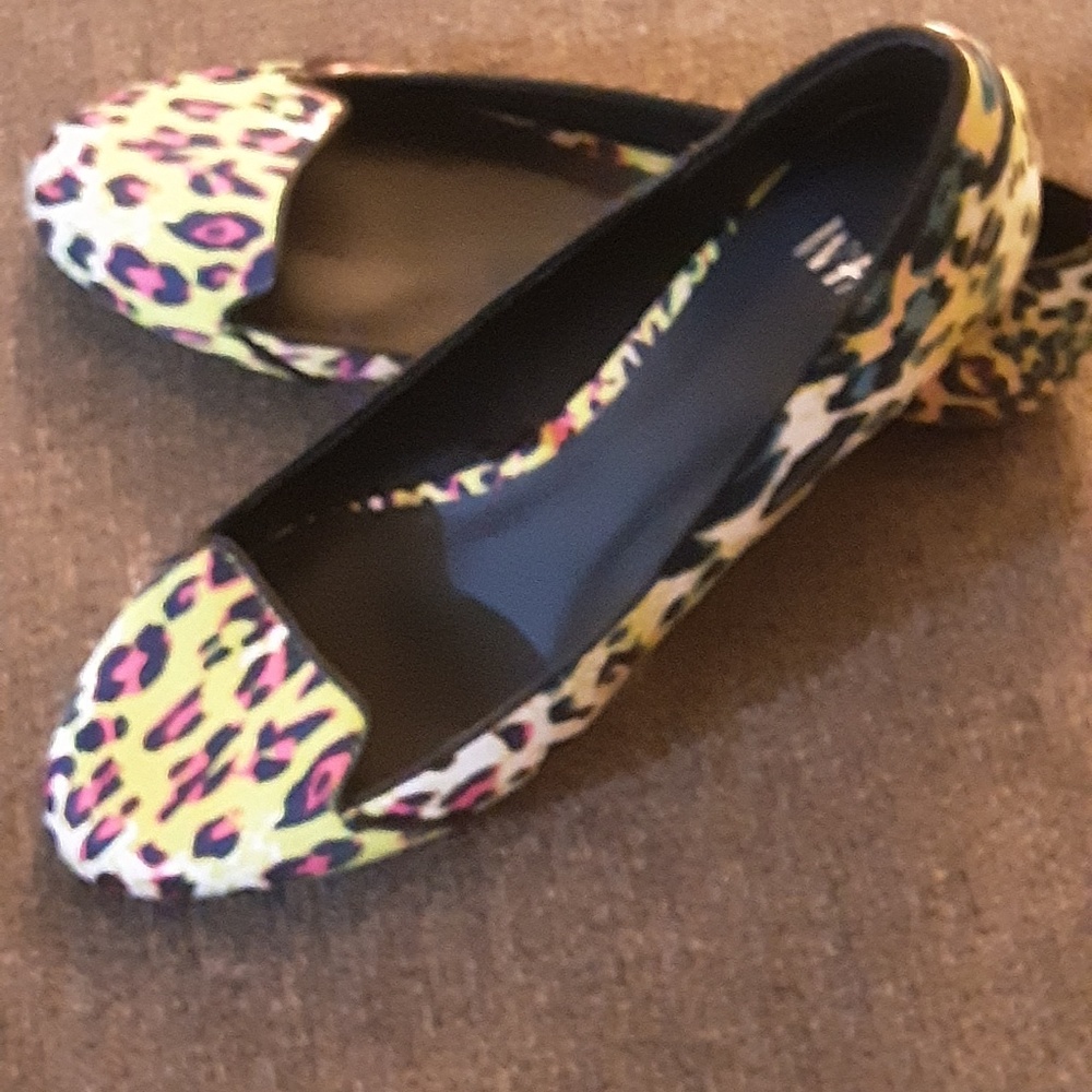 2 for 15$🙈W$H multi colored Flats S-4